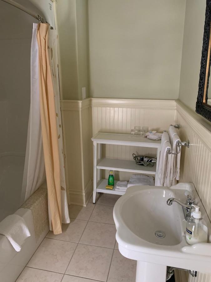 The Red Coat Bed & Breakfast Niagara-on-the-Lake ภายนอก รูปภาพ