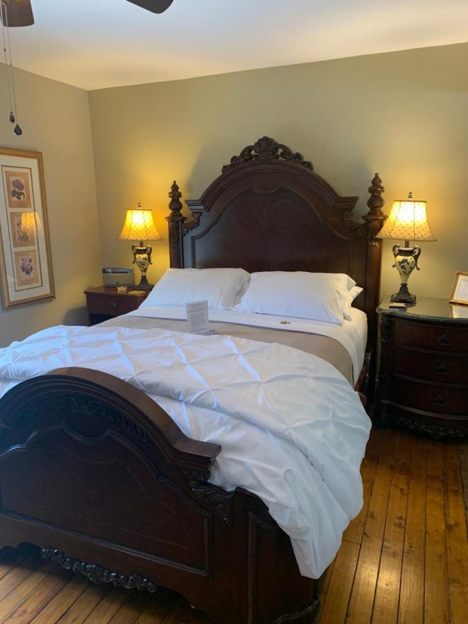 The Red Coat Bed & Breakfast Niagara-on-the-Lake ภายนอก รูปภาพ