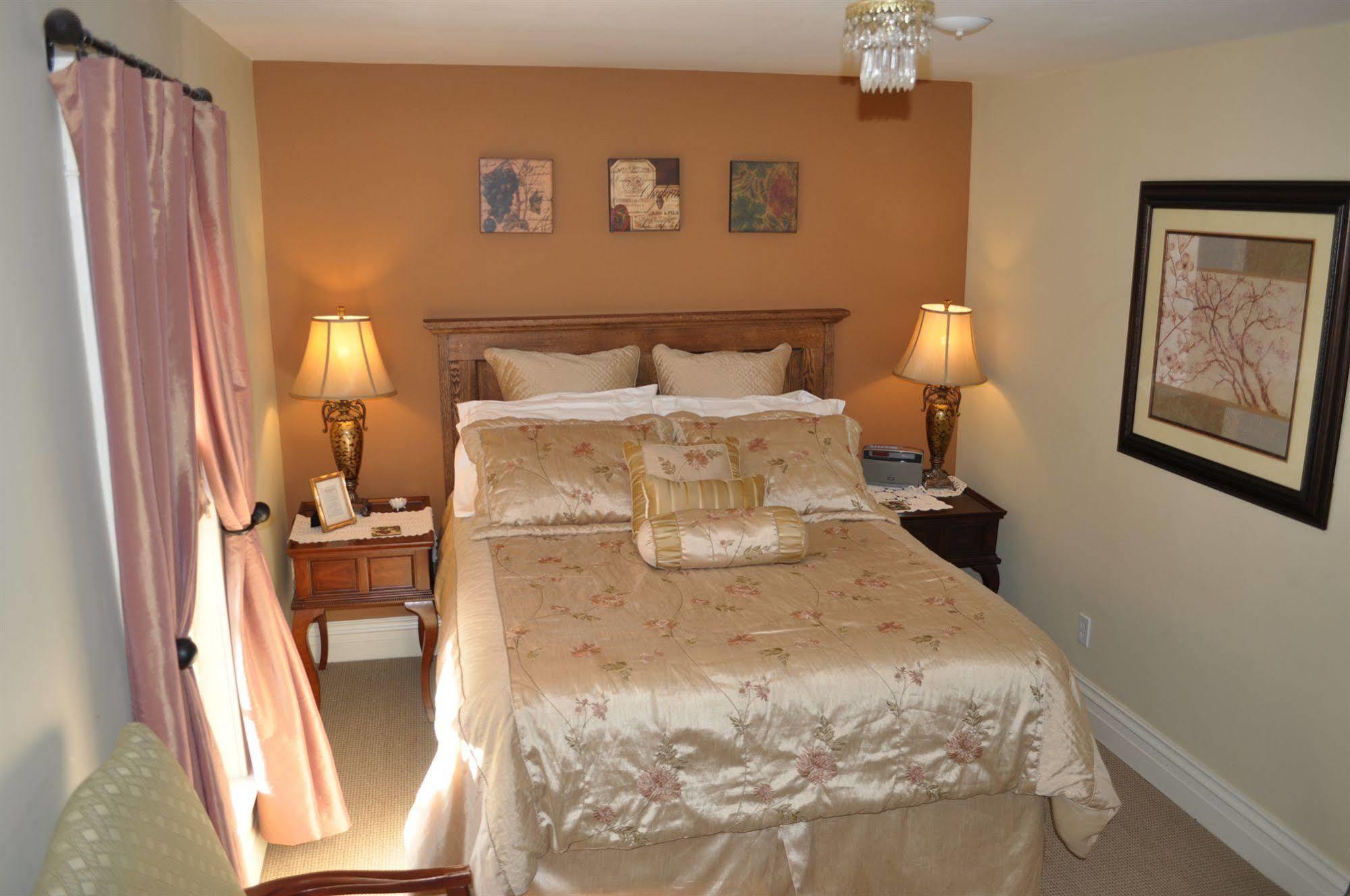 The Red Coat Bed & Breakfast Niagara-on-the-Lake ภายนอก รูปภาพ